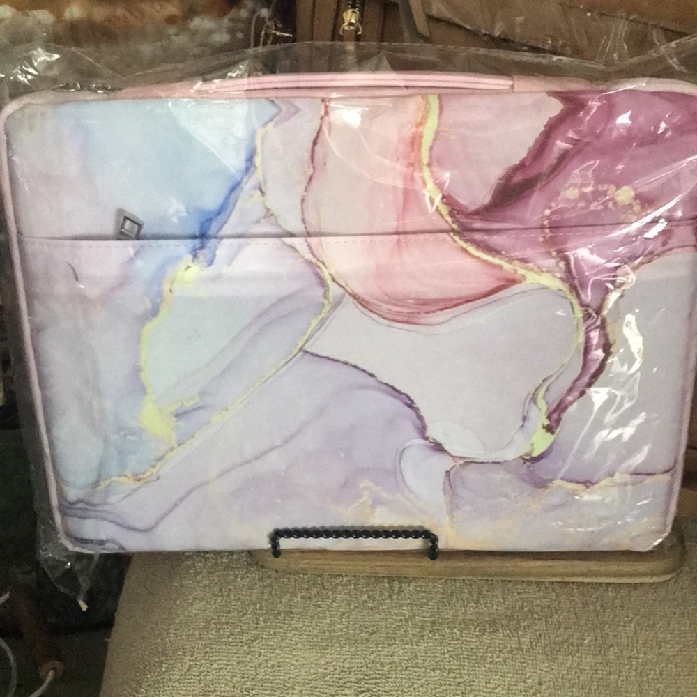 I Pad Pro 13.3 Case W/ Cover And Keyboard Stickers